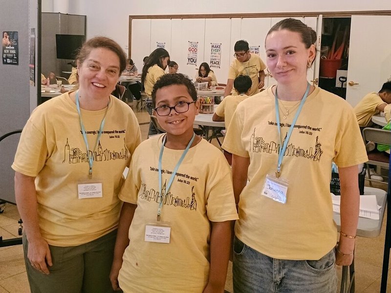El retiro para adolescentes en Holy Name/St. Gregory se centra en el servicio y la unidad