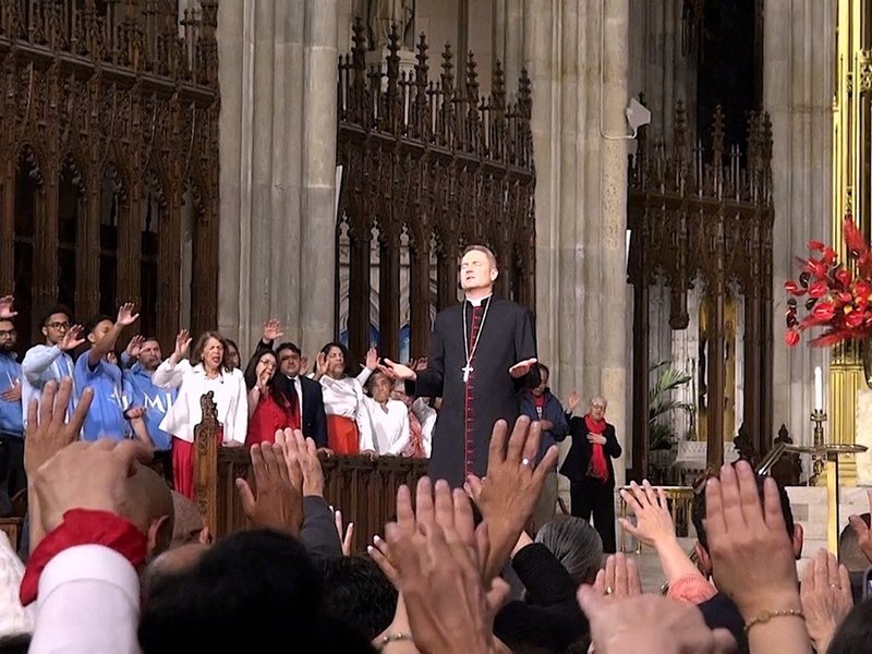 Fe, alabanza y alegría marcaron la Vigilia de Pentecostés en la Catedral de San Patricio