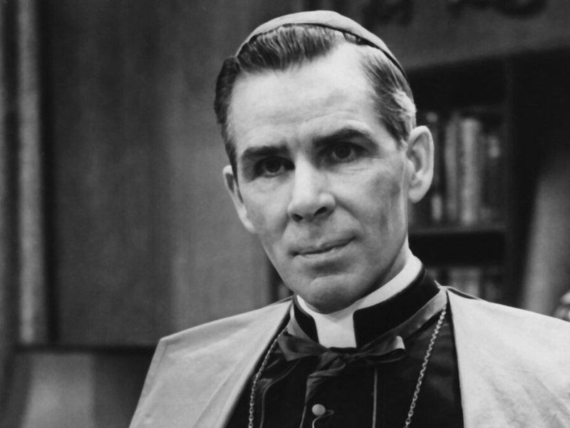Contagiada por el fervor del venerable Fulton Sheen, un hombre plenamente vivo