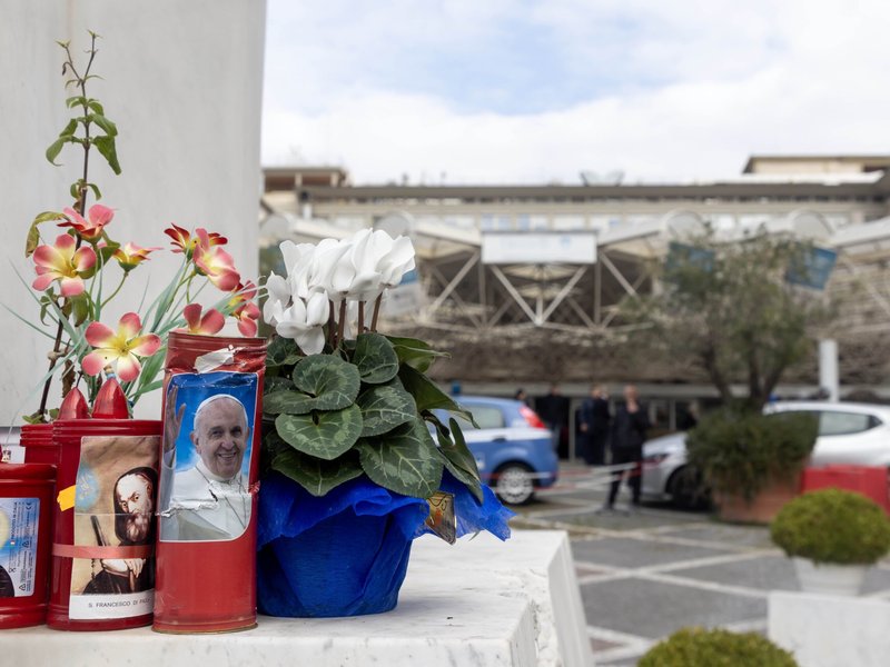 El Papa en el Gemelli pasó una noche tranquila