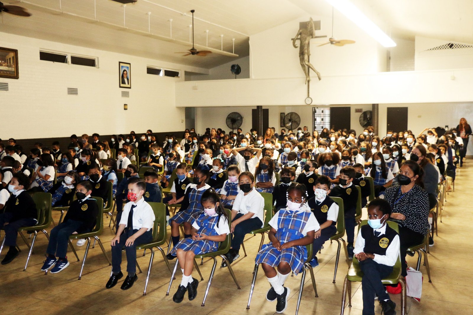After Mass at St. Anthony of Padua school, students gathered to watch the livestream of the consecration at St. Peter’s Basilica. (Pablo Kay)