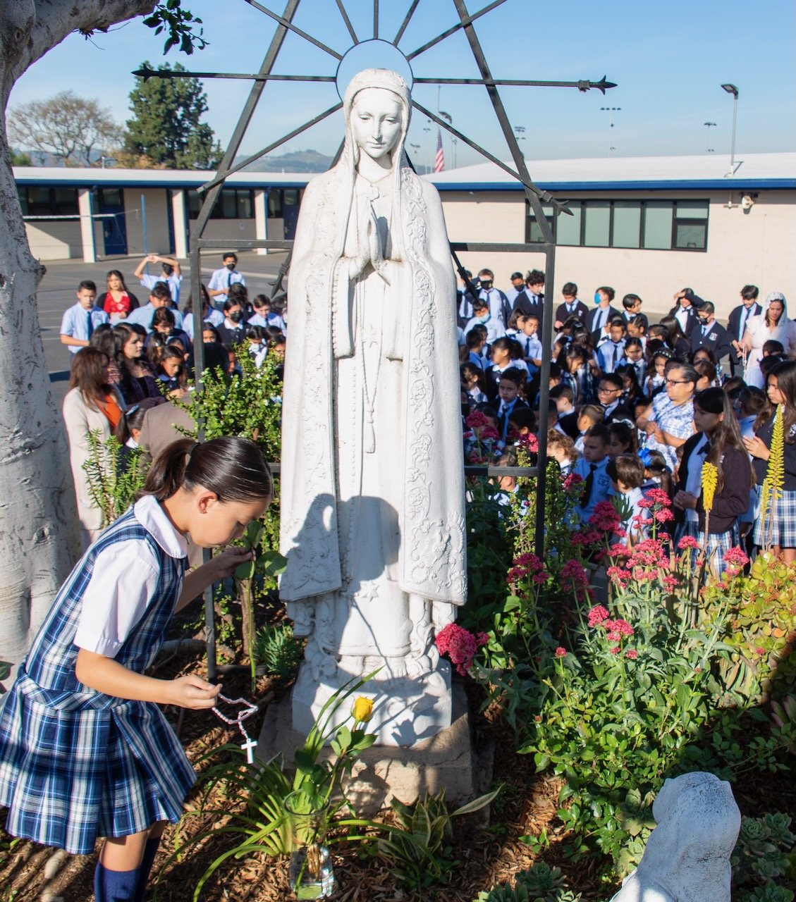 Students gathered at the outdoor Fátima to pray the consecration prayers and the rosary at St. Joseph School in La Puente.