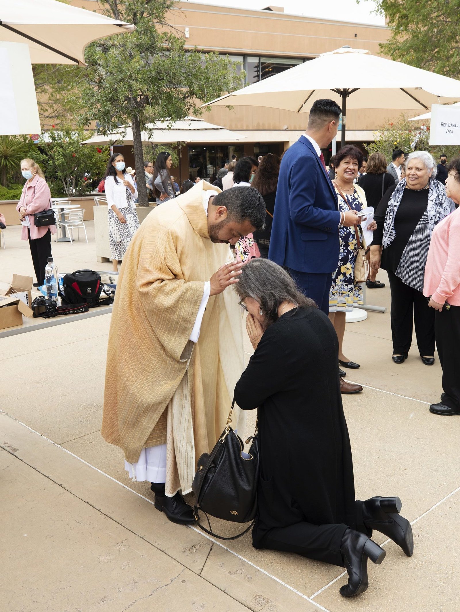 Father Juan Gutierrez gives a first blessing in the Plaza of the Cathedral of Our Lady of the Angels after his June 4, 2022 Ordination Mass. (Victor Alemán)