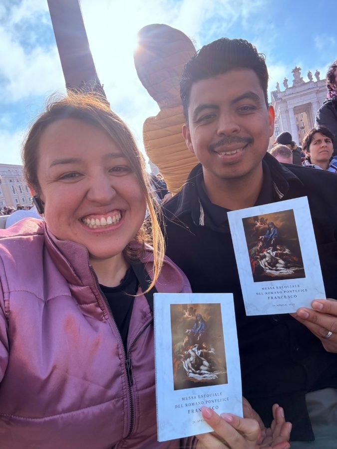 Lily Rivera y su marido tenían previsto estar en Roma para la canonización de Carlo Acutis, que fue reprogramada al morir el Papa Francisco. (Lily Rivera)