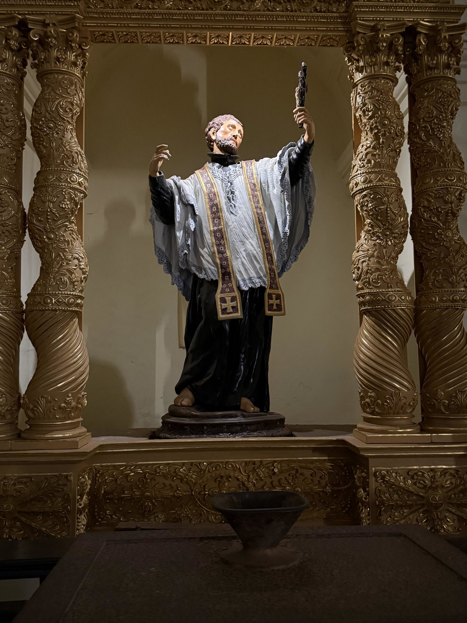Una escultura de San Francisco Javier en la Basílica del Buen Jesús. (Foto enviada)