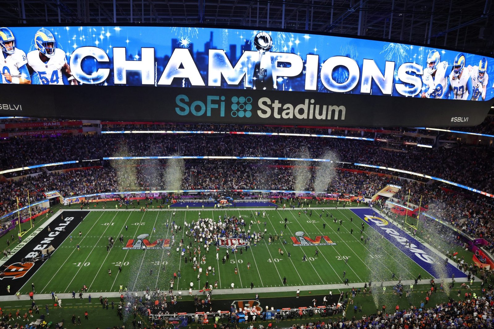 Los Angeles Rams celebran su victoria ante los Cincinnati Bengals en el Super Bowl LVI en el estadio SoFi de Inglewood, el 13 de febrero de 2022. (CNS/Mario Anzuoni, Reuters)