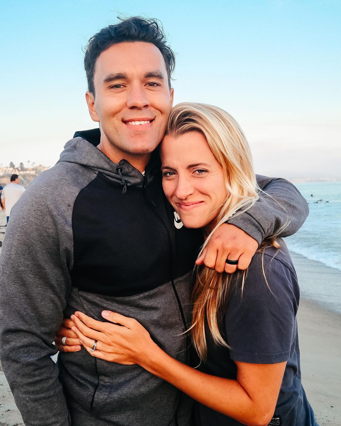 Emily Wilson Hussem con su esposo, Daniël. (Imagen vía Facebook @EmilyWilsonMinistries)