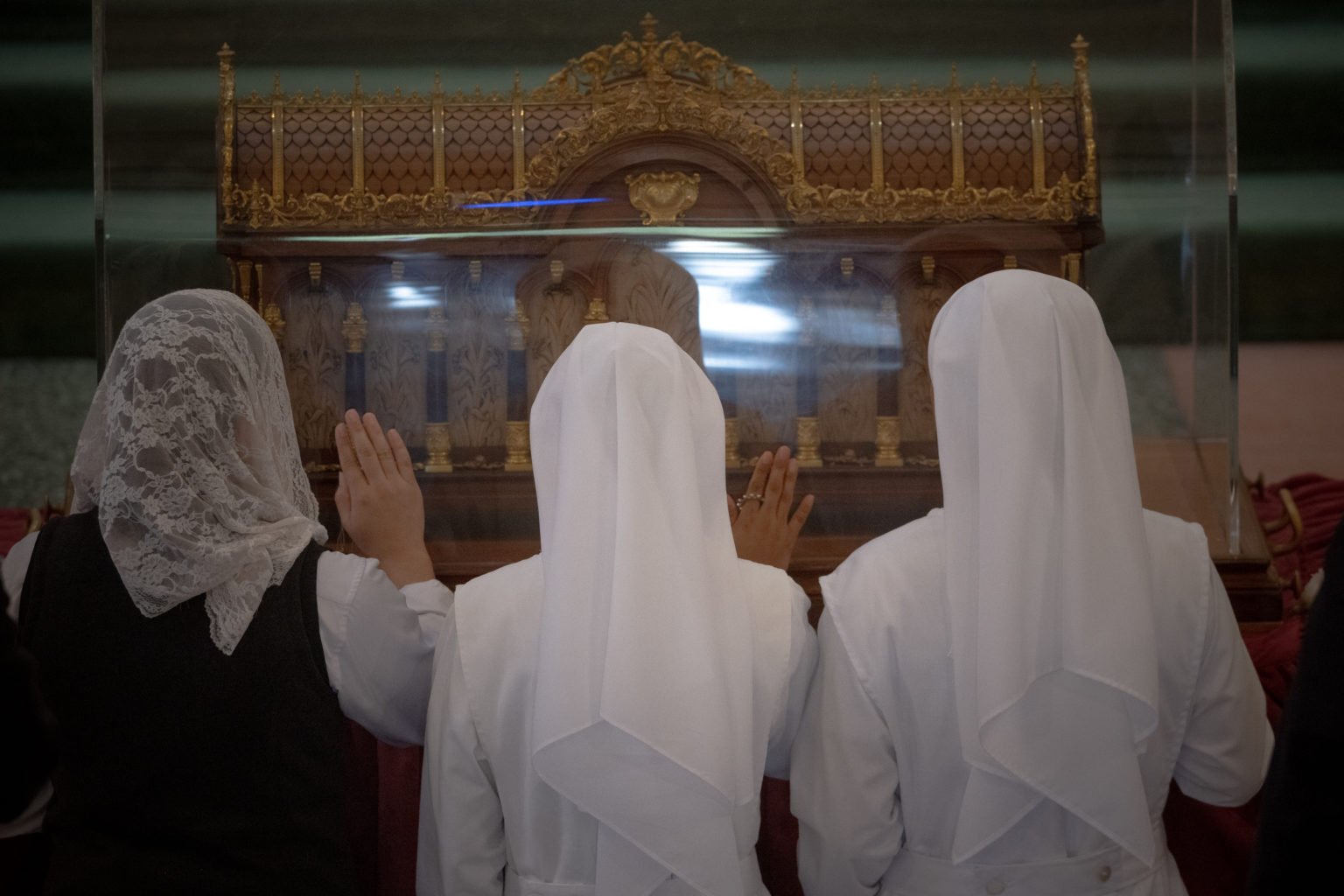 Frailes y monjas carmelitas participaron activamente en la gira, ya que Teresita fue carmelita. (Jeffrey Bruno)