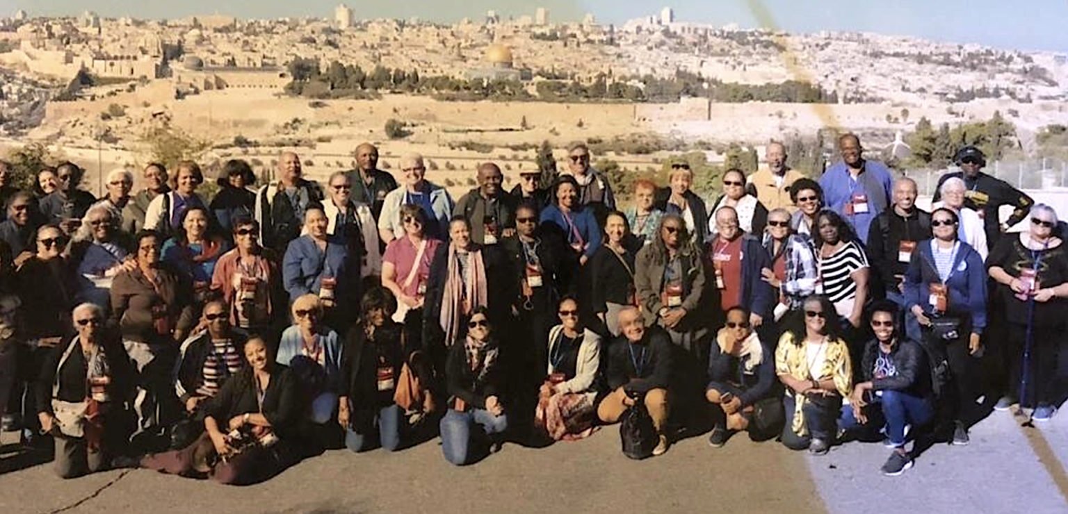Peregrinos católicos afroamericanos de Los Ángeles en Jerusalén durante un viaje a Tierra Santa e Italia en 2018, organizado por Anderson F. Shaw y su esposa Audrey Shaw. (Audrey Shaw)
