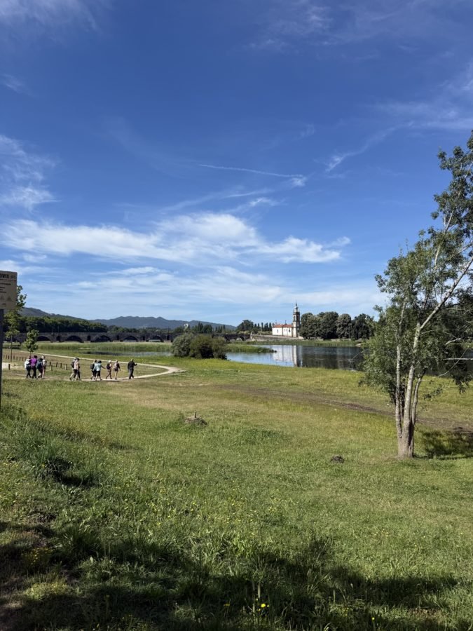 Vista del pueblo de Ponte de Lima, Portugal, en el Camino Portugués hacia Santiago de Compostela. (Heidi Johnson)