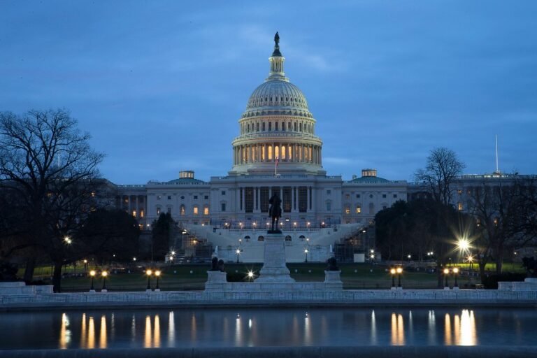 El Capitolio de los Estados Unidos en Washington se ve en la madrugada del 1 de enero de 2021. (Foto del CNS/Tyler Orsburn)