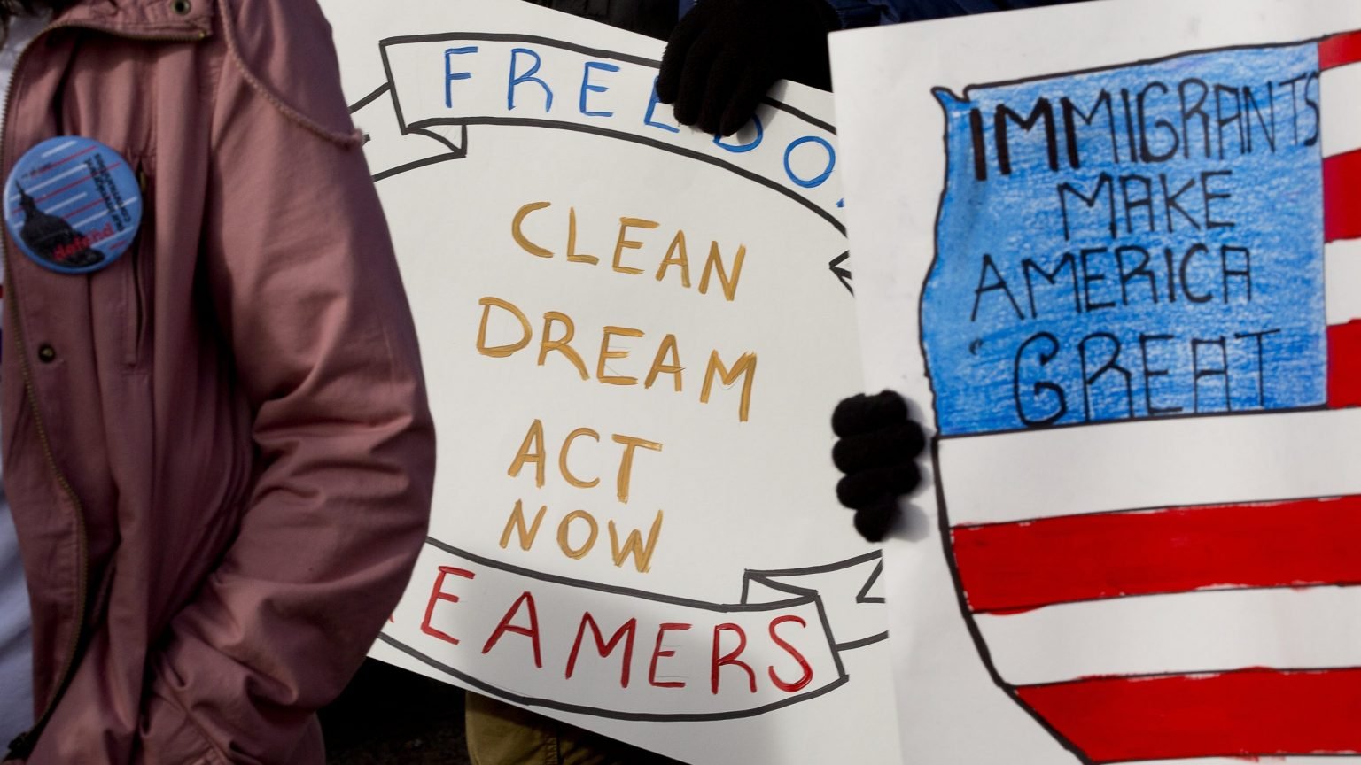 Los partidarios de una reforma migratoria integral, incluyendo un camino a la ciudadanía para "Dreamers", se reúnen cerca del Capitolio de los Estados Unidos en Washington en esta foto de archivo de 2017. (Foto del CNS/Tyler Orsburn)