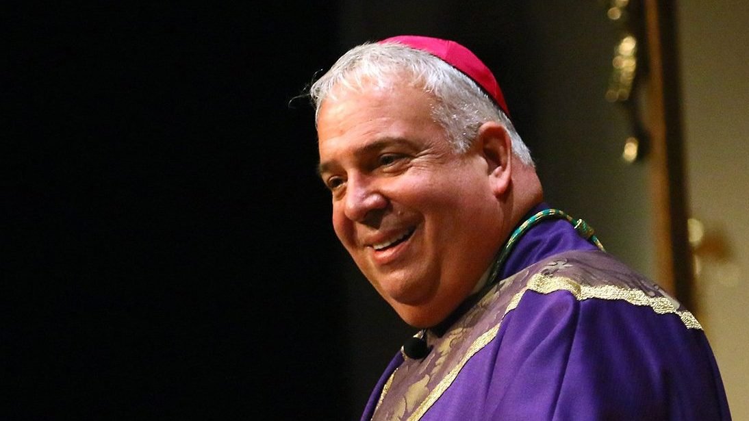 El arzobispo de Filadelfia Nelson J. Perez pronuncia la homilía durante la misa en monseñor Bonner y en la Escuela Secundaria Arzobispo Prendergast el 24 de febrero de 2021. El Vaticano anunció el 10 de marzo que el Papa Francisco nombró arzobispo Pérez como miembro de la Pontificia Comisión para América Latina. (Foto CNS/Sarah Webb, CatholicPhilly.com)