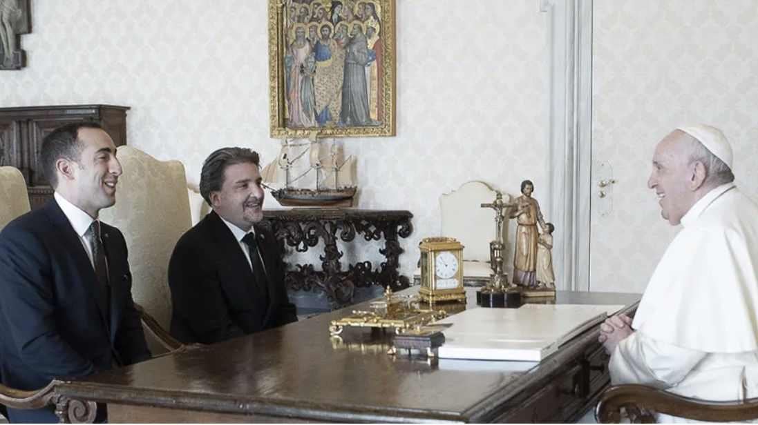 Papa Francisco con las autoridades de San Marino. Foto: Vatican Media