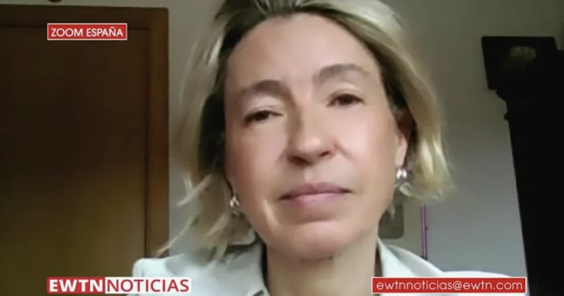La experta María Calvo durante la entrevista. Foto: Captura de Youtube / EWTN