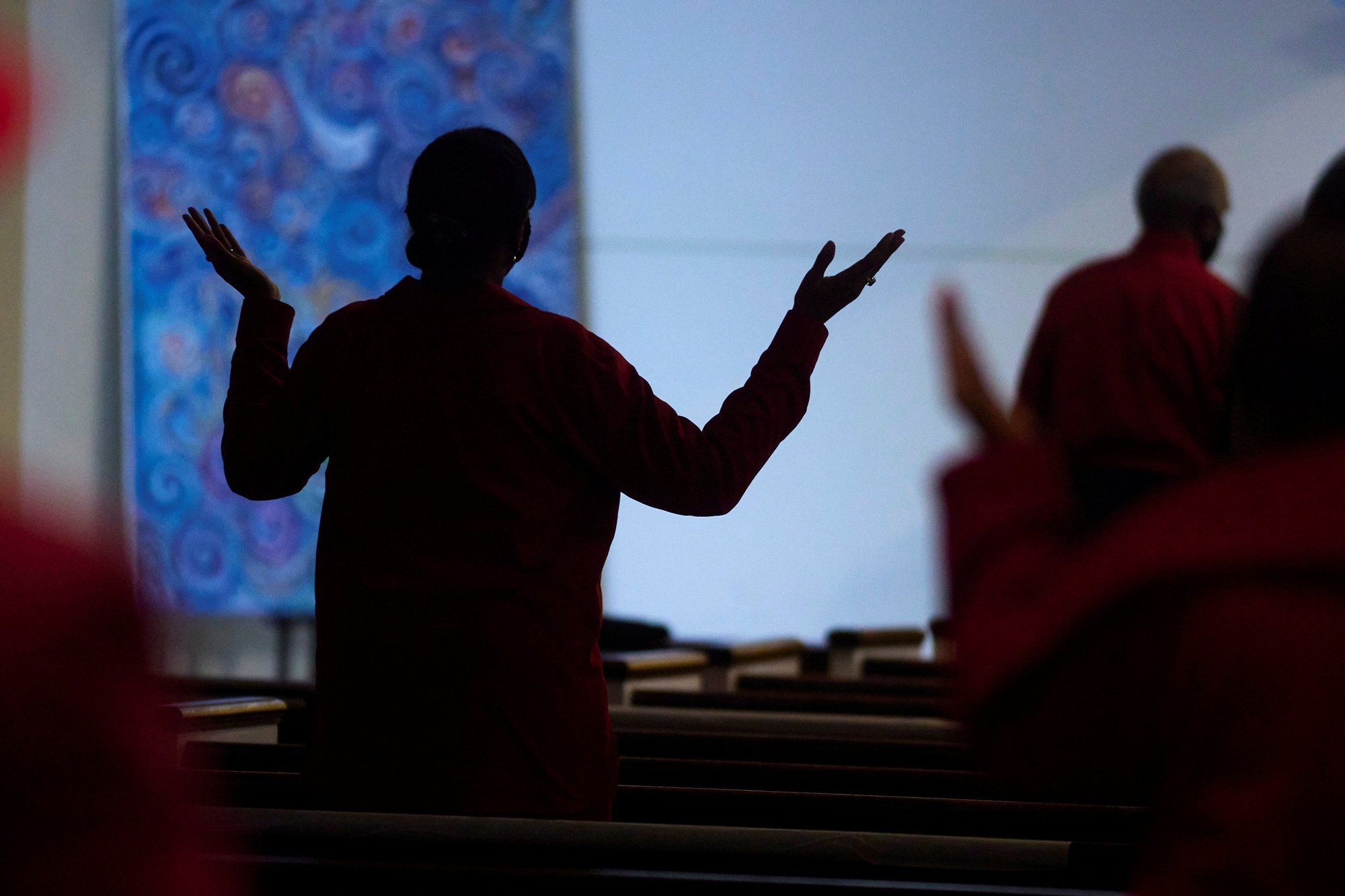 Un grupo de personas reza durante la misa en la iglesia de los santos Pedro y Pablo en Atlanta el 14 de febrero de 2021, durante la pandemia de coronavirus. (Foto CNS/Chris Aluka Berry, Reuters)