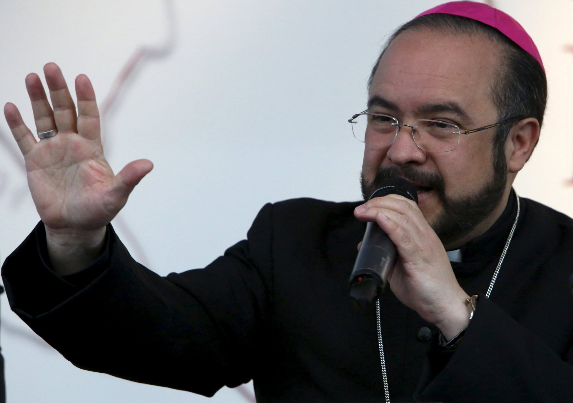 El obispo Eugenio Lira Rugarcía de Matamoros, México, habla con los medios de comunicación en la Ciudad de México el 7 de febrero de 2016. (Foto CNS/Ginnette Riquelme, Reuters)