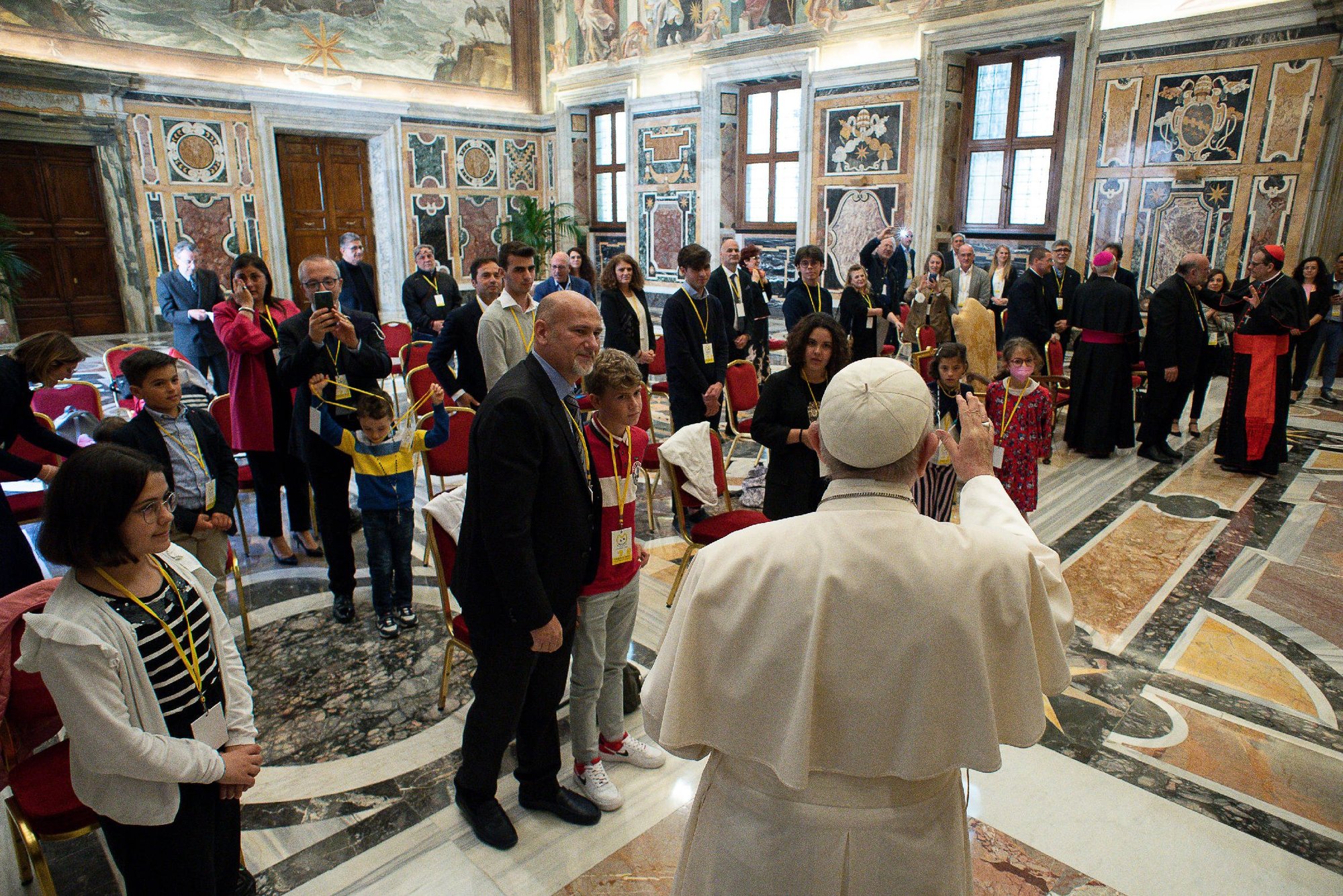 El papa Francisco encabeza una audiencia con la asociación italiana, Meter, en el Vaticano el 15 de mayo de 2021. La asociación italiana trabaja para combatir "toda forma de abuso contra los menores". (Foto CNS/Vatican Media)