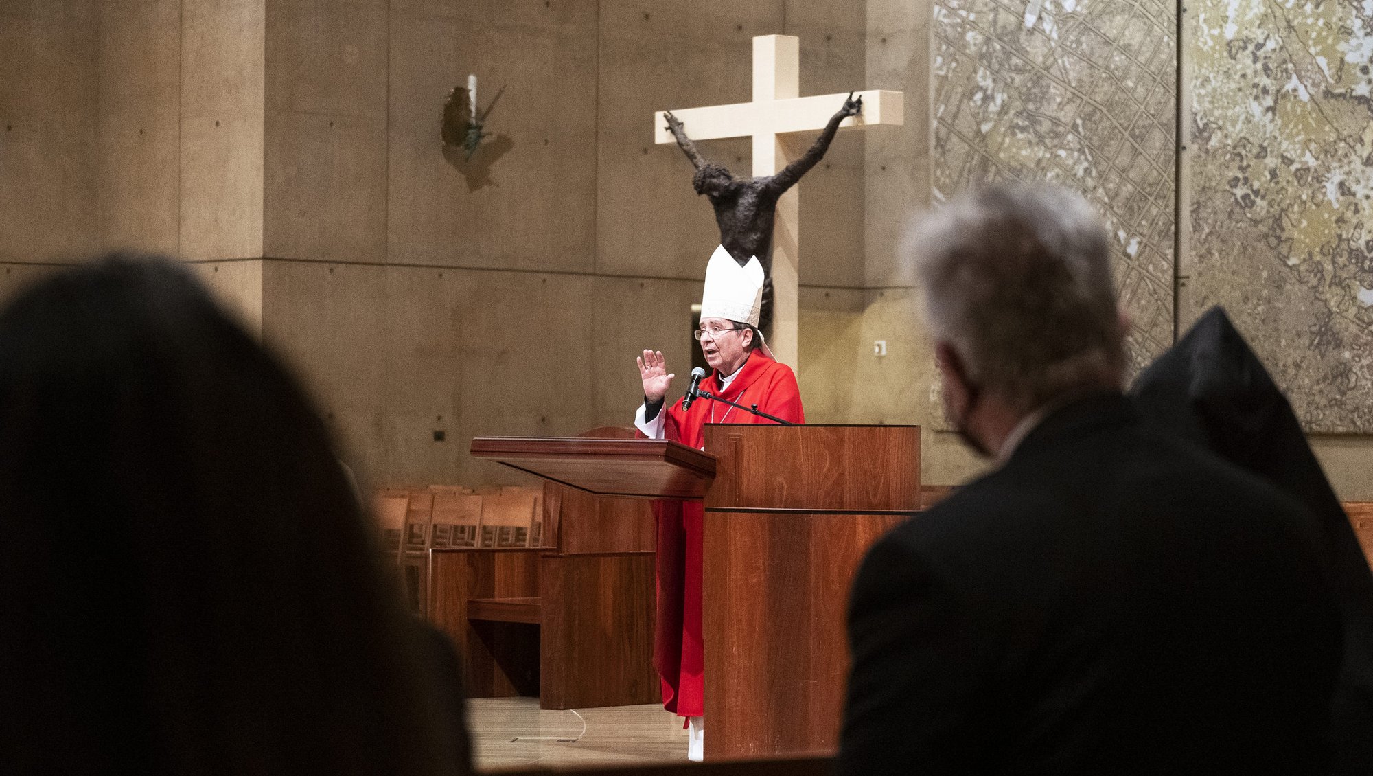 El Arzobispo Christophe Pierre, predicó la homilía durante la Misa Roja de Los Ángeles el 20 de octubre de 2021. (Foto Víctor Alemán)