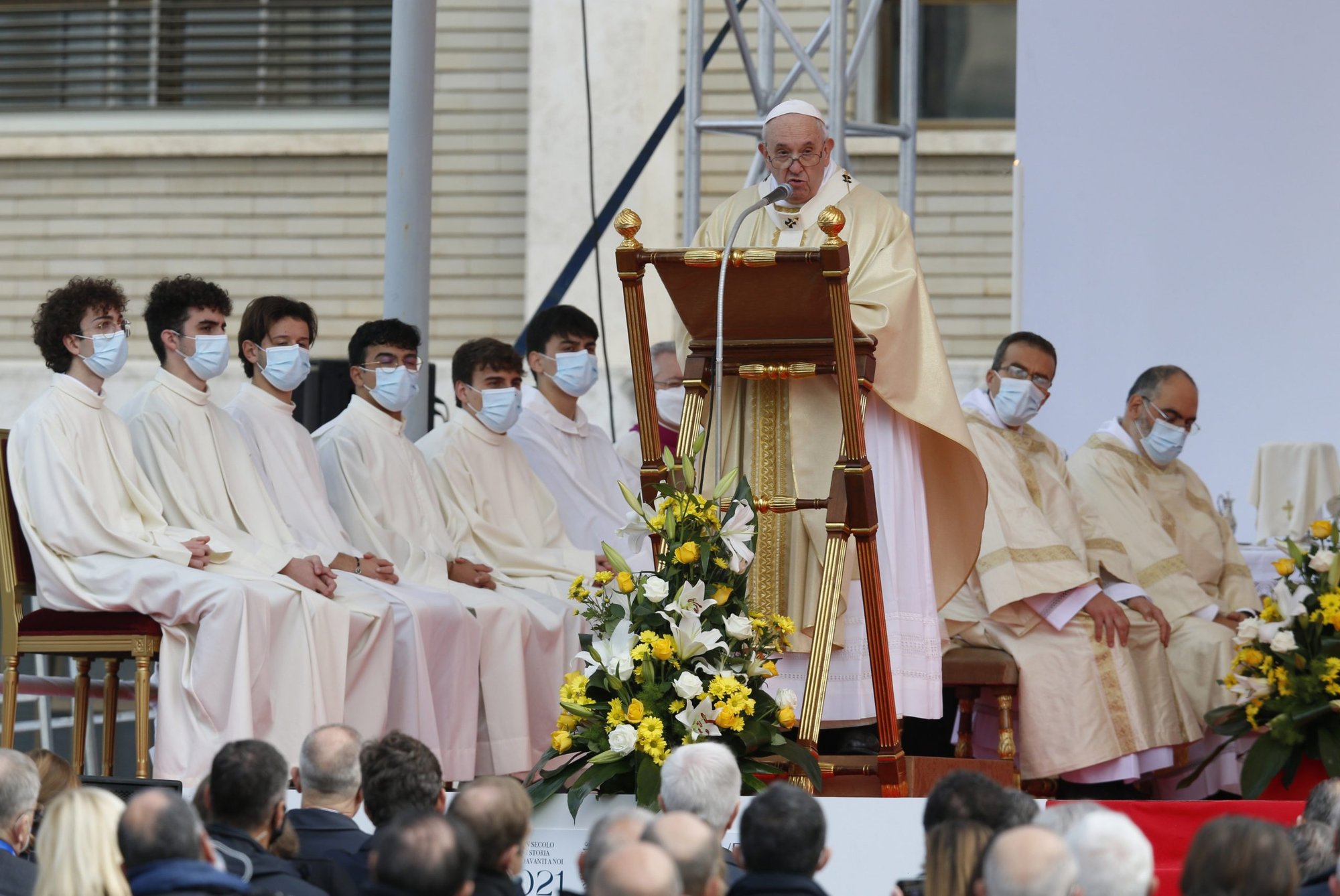El Papa Francisco pronuncia la homilía durante la celebración de la misa en la Universidad Católica del Sagrado Corazón en Roma, el 5 de noviembre de 2021. La misa marcó el 60º aniversario de la creación de la facultad de medicina de la universidad. (Foto: CNS /Paul Haring)