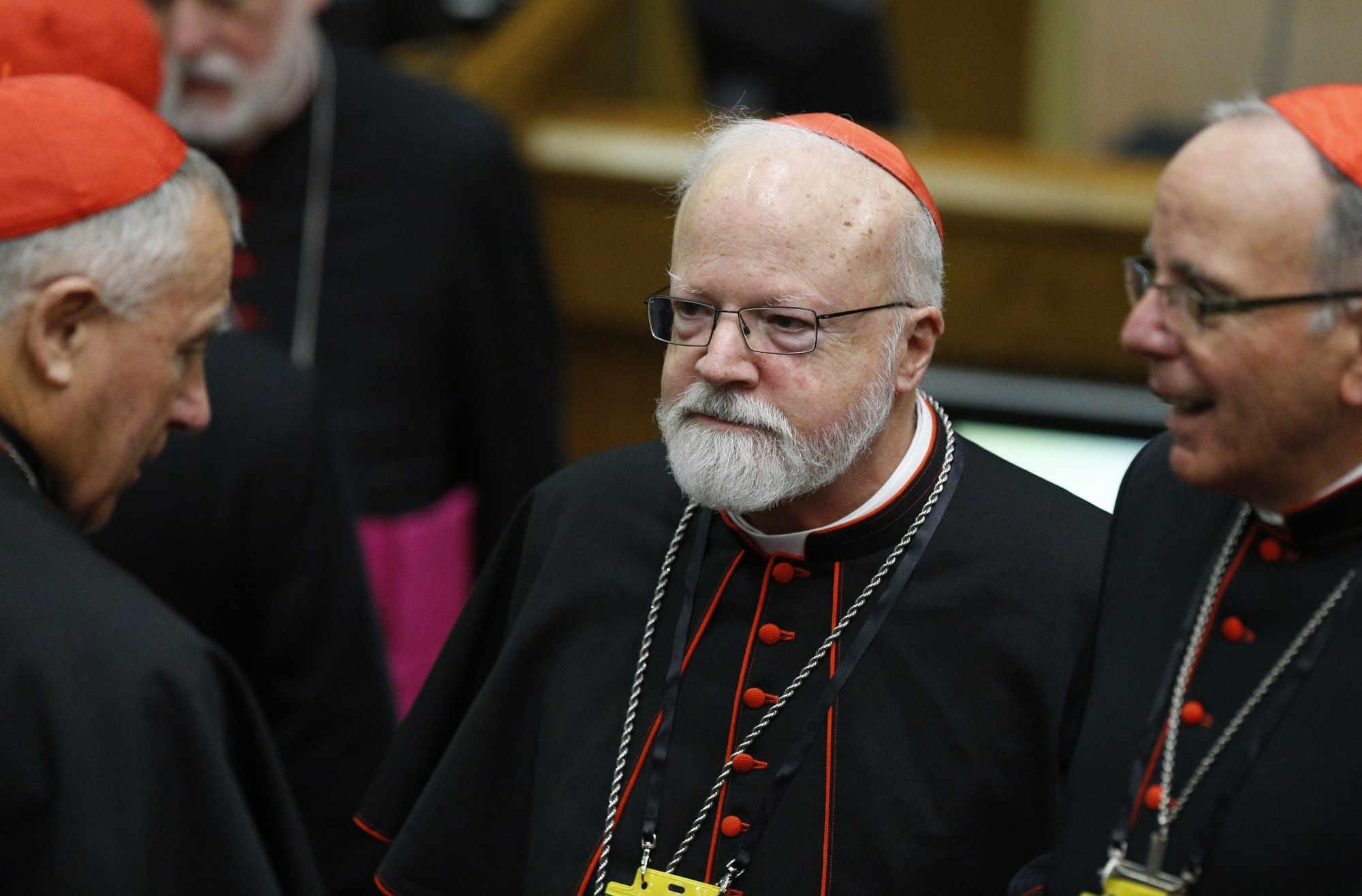 El cardenal Sean P. O'Malley de Boston, presidente de la Comisión Pontificia para la Protección de los Menores, asiste a una reunión sobre la protección de los menores en la iglesia en el Vaticano en esta foto de archivo del 23 de febrero de 2019. En un mensaje escrito con motivo del Día Europeo de la Protección de los Niños contra la Explotación y el Abuso Sexual, el cardenal O'Malley pidió una investigación honesta y estadísticas sobre el abuso sexual de menores. En la foto también aparecen el Cardenal John Dew de Wellington, Nueva Zelanda, y el Cardenal Manuel Macario do Nascimento Clemente de Lisboa, Portugal. (Foto: CNS /Paul Haring)