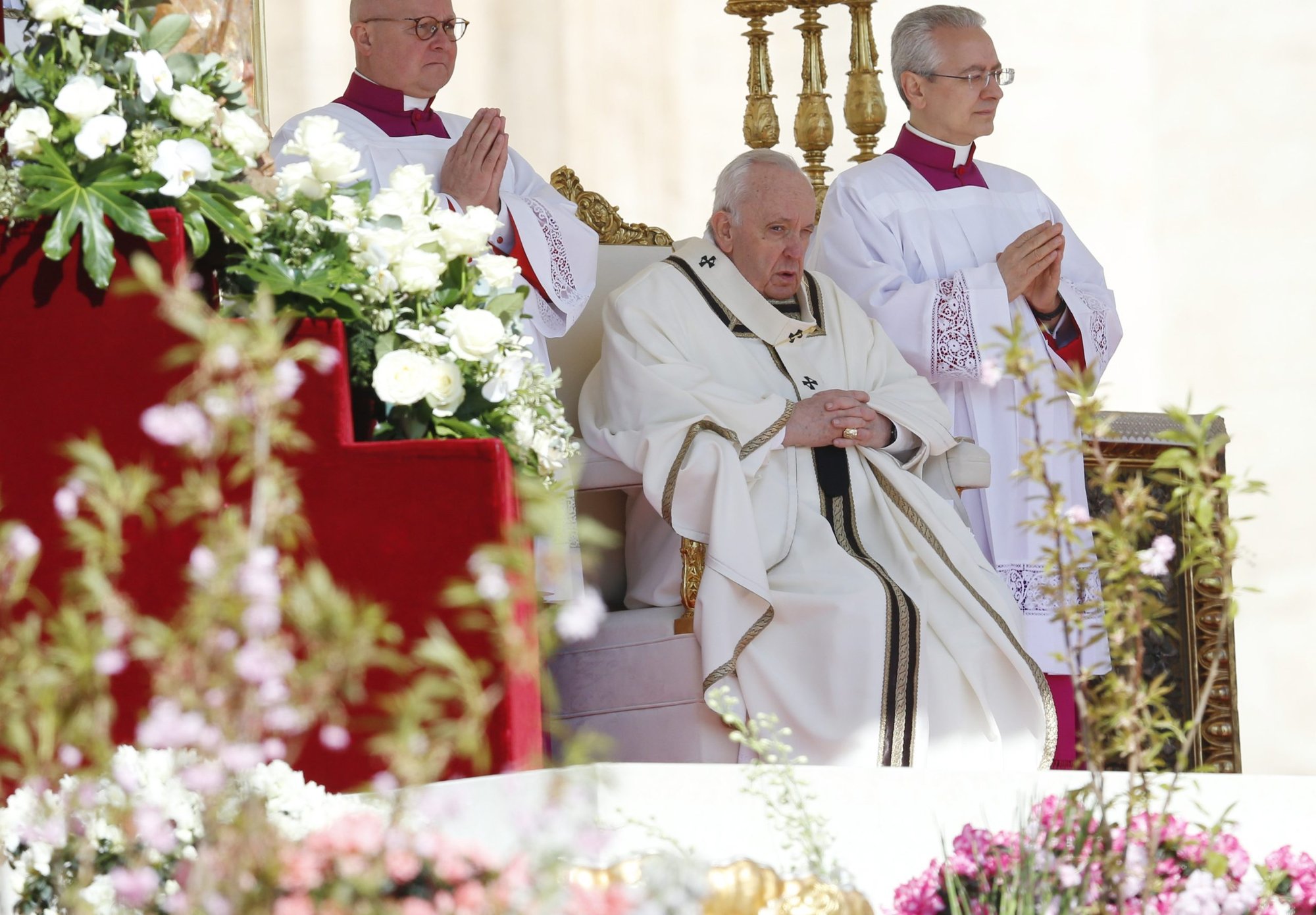 El Papa Francisco celebra la Misa de Pascua en la Plaza de San Pedro del Vaticano el 17 de abril de 2022. (Foto CNS /Paul Haring)