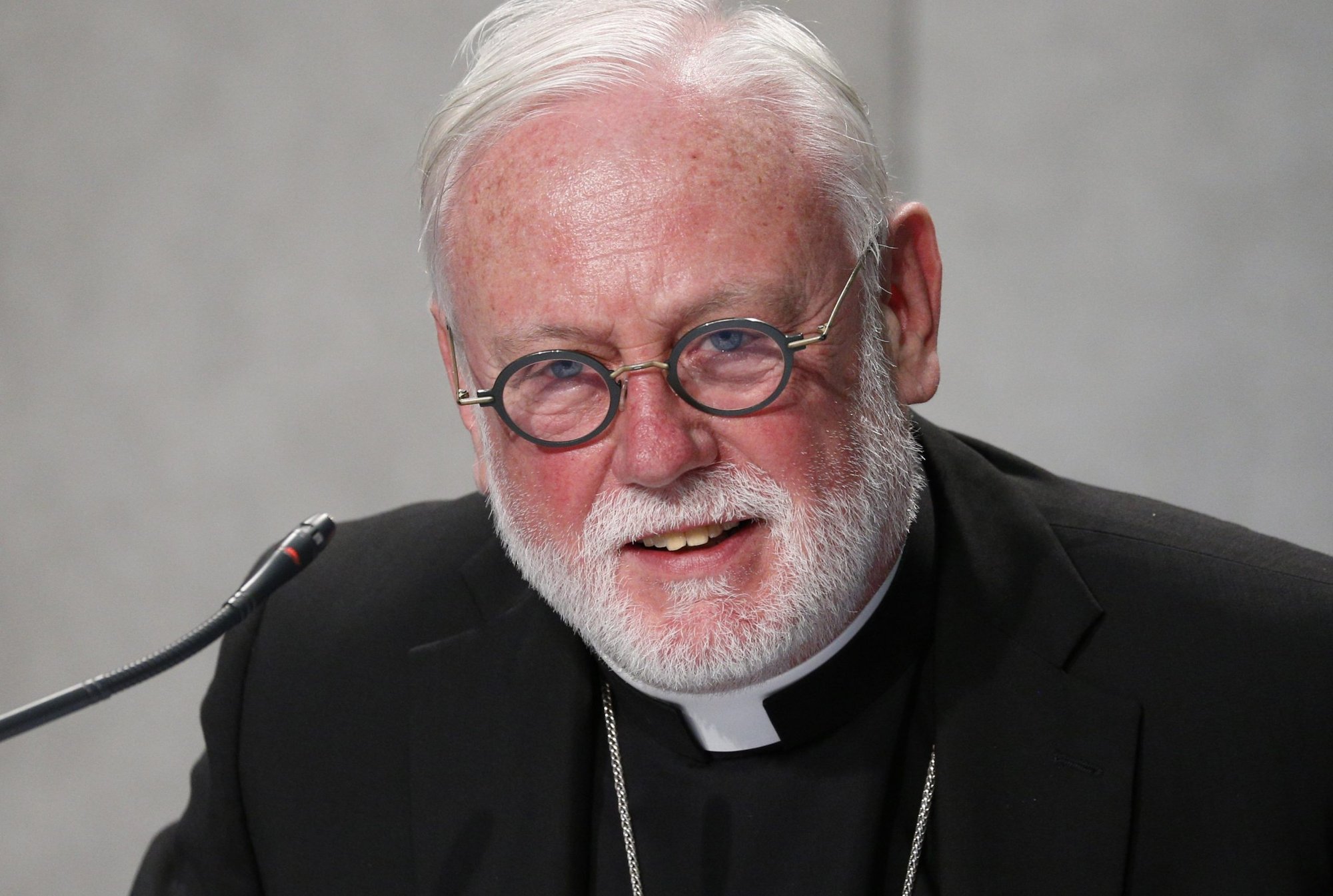 El arzobispo Paul R. Gallagher, ministro de Asuntos Exteriores del Vaticano, habla en una conferencia de prensa en el Vaticano el 25 de junio de 2021. El Arzobispo Gallagher viajó a Ucrania, el 18 de mayo de 2022, para una visita de tres días. (Foto CNS /Paul Haring)