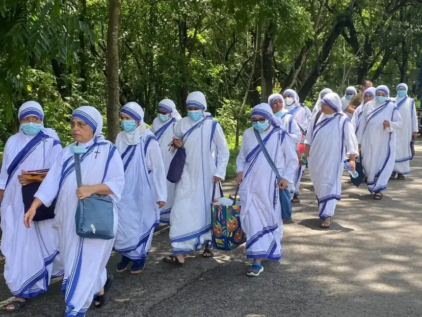 Las Misioneras de la Caridad deportadas de Nicaragua, al llegar a Costa Rica. (Foto Facebook/ Obispo Manuel Eugenio Salazar Mora.)