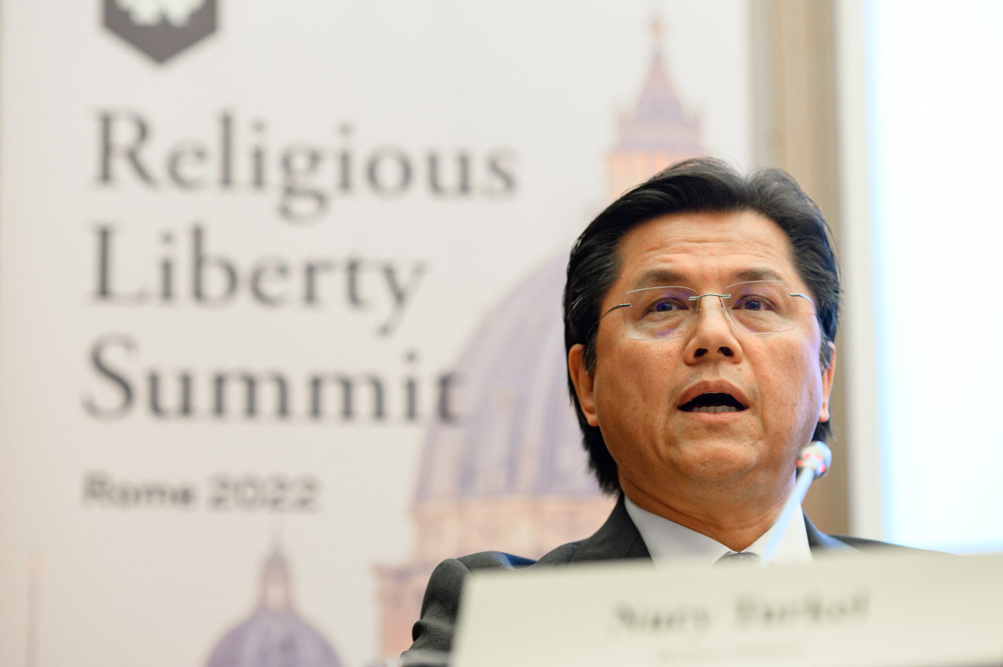 20 de julio de 2022; Nury Turkel habla en el panel de protección de las minorías religiosas en la Cumbre de Libertad Religiosa de la Facultad de Derecho de Notre Dame de 2022 en Roma. (Foto Matt Cashore/Universidad de Notre Dame)