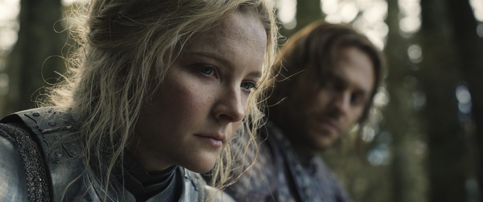 Morfydd Clark como la reina elfa Galadriel en "Los anillos del poder". (Cortesía de Amazon Prime Video)