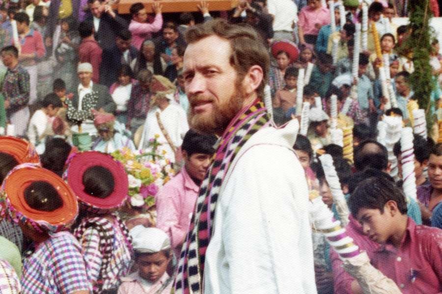 El beato Stanley Rother durante un carnaval (Cortesía de los Archivos de la Archidiócesis de Oklahoma City)