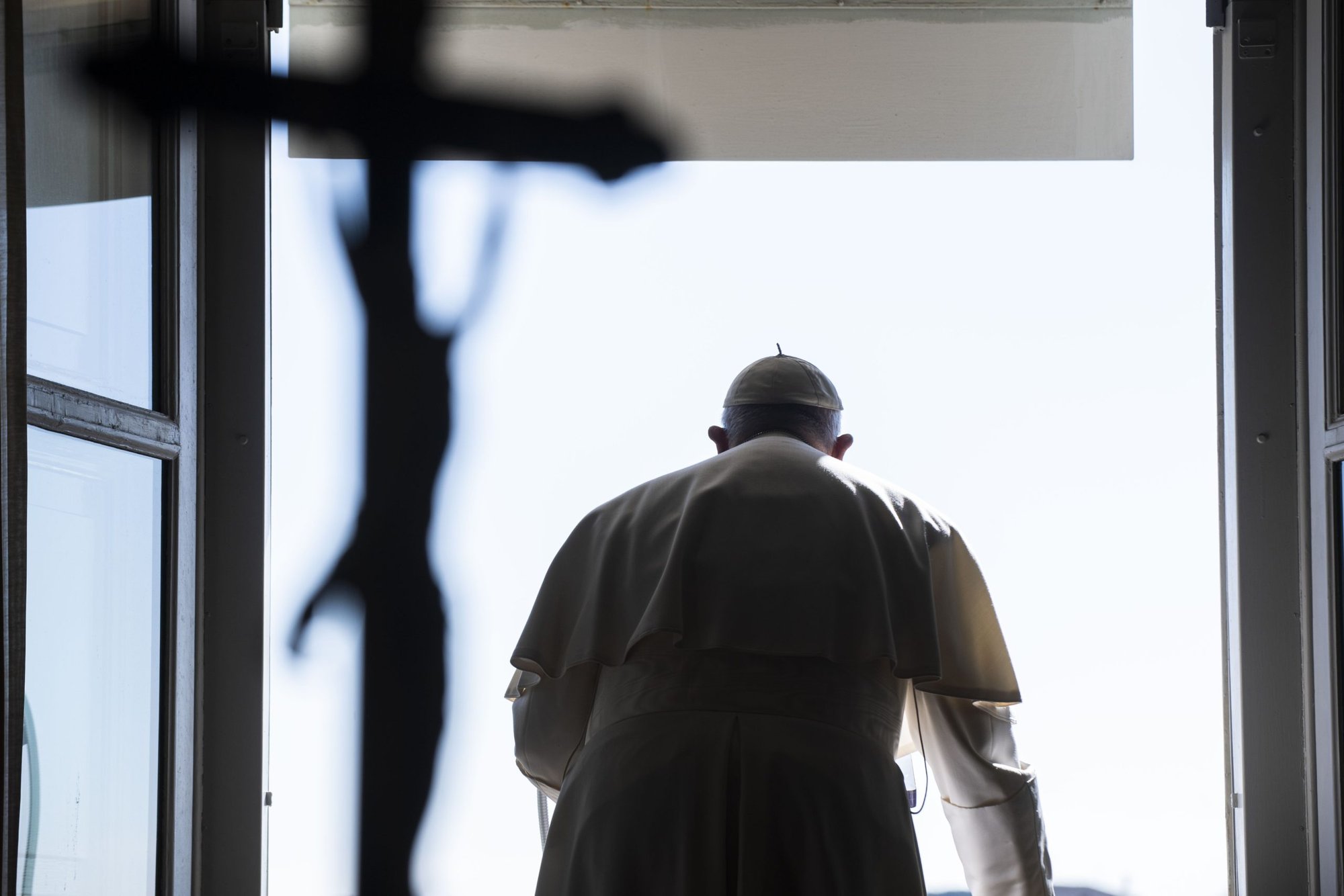 El Papa Francisco dirige el Ángelus desde la ventana de su estudio con vistas a la Plaza de San Pedro en el Vaticano el 29 de enero de 2023. (CNS /Vatican Media)