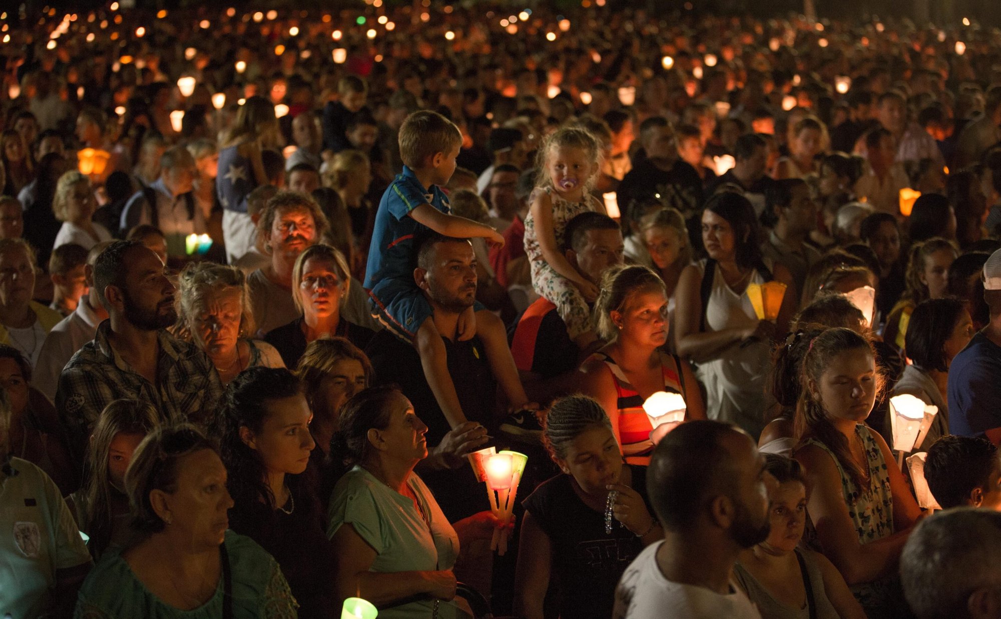 Esta es una imagen del documental "Lourdes", que es un retrato de uno de los lugares de peregrinación más populares del mundo y de las personas que sufren atraídas por él. El estreno en EE.UU. de "Lourdes" llega a más de 700 cines de todo el país los días 8 y 9 de febrero de 2023, y sigue las apasionantes historias de seis frágiles peregrinos en busca de un milagro. (CNS /OSV News, cortesía de Fathom Events)