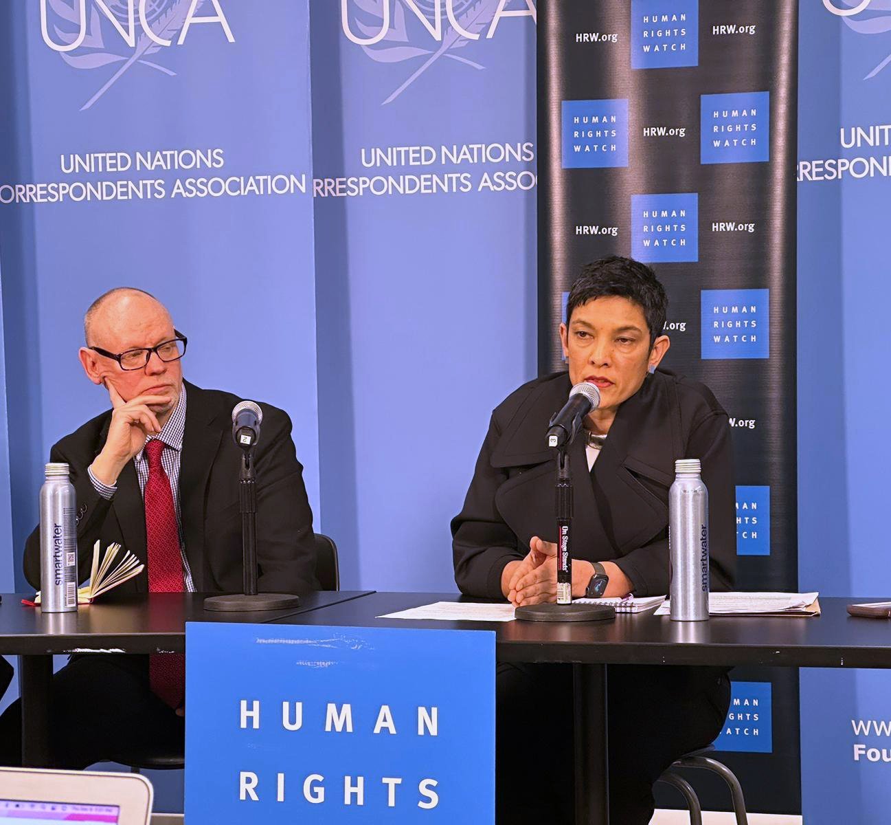 La directora ejecutiva en funciones de Human Rights Watch, Tirana Hassan, se dirige a la prensa en la sede de las Naciones Unidas en Nueva York, el 9 de marzo de 2023. (OSV News photo/James Martone)