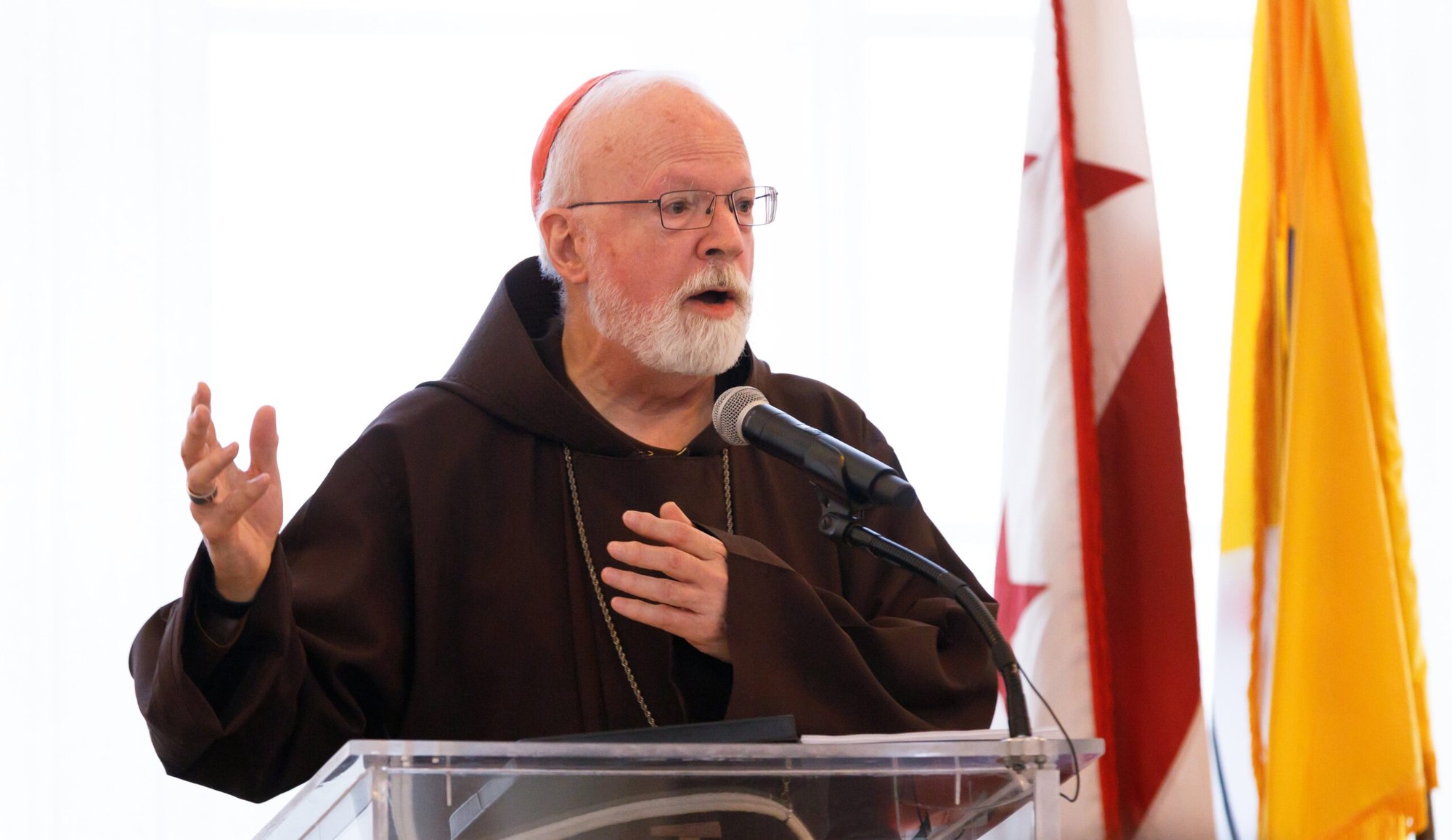 El cardenal de Boston, Seán O'Malley, habla sobre los retos de la migración y la inmigración en la Facultad de Derecho Canónico de la Universidad Católica de América, en Washington, el 22 de marzo de 2023. (Foto OSV News/Rui Barros, Universidad Católica de América)