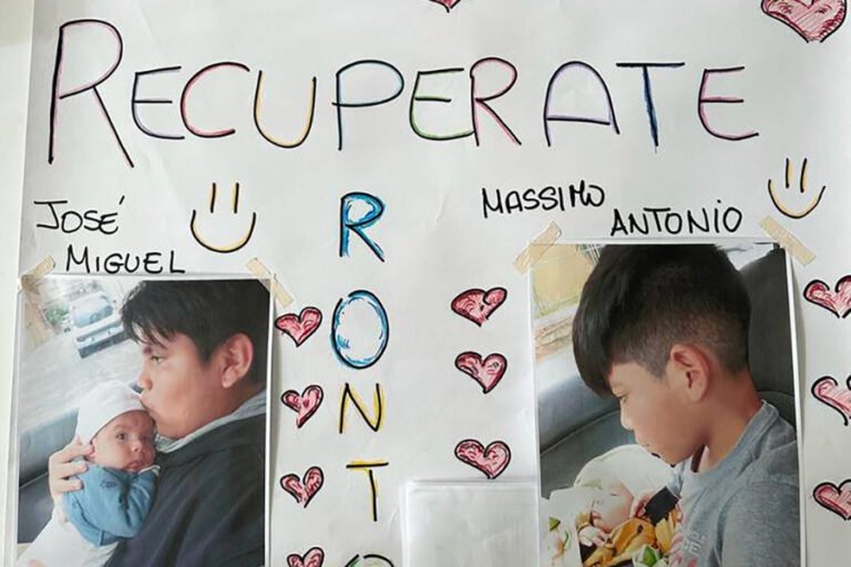 En la foto, una gran tarjeta que recibió el Papa Francisco tras ser operado el 7 de junio de 2023 en el hospital Gemelli de Roma. La tarjeta es de la familia de Miguel Ángel, un bebé que el Papa hizo bautizar en la sala de oncología del Gemelli el 31 de marzo. La tarjeta dice "Recupérate pronto" y "Gracias por bendecir a nuestro hermanito Miguel Ángel". La tarjeta también dice: "te deseamos de todo corazón que te mejores, nos encantaría conocerte en persona y pasar una tarde juntos para que conozcas mejor a nuestra familia, tu familia, ya que ahora formas parte de nuestras vidas." (Foto CNS/Oficina de Prensa de la Santa Sede)