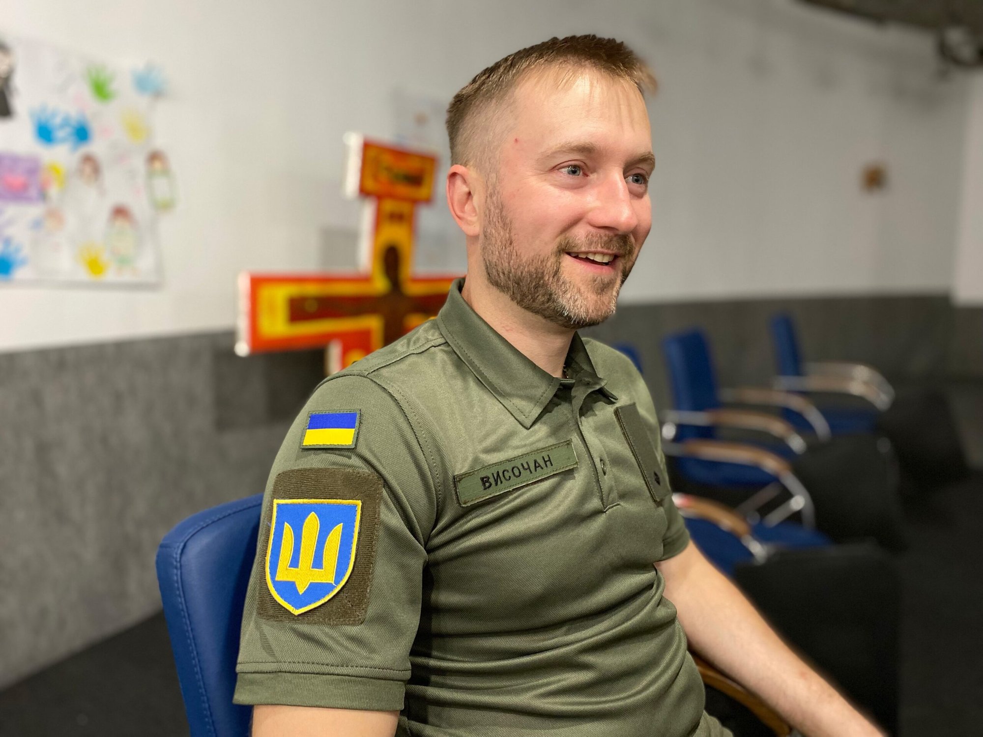El capellán militar padre Rostyslav Vysochan, sacerdote católico ucraniano y subteniente de las fuerzas armadas de Ucrania, es visto en la Catedral Patriarcal de la Resurrección de Cristo en Kyiv, Ucrania, 27 de junio de 2023. (Foto de OSV News/Gina Christian)