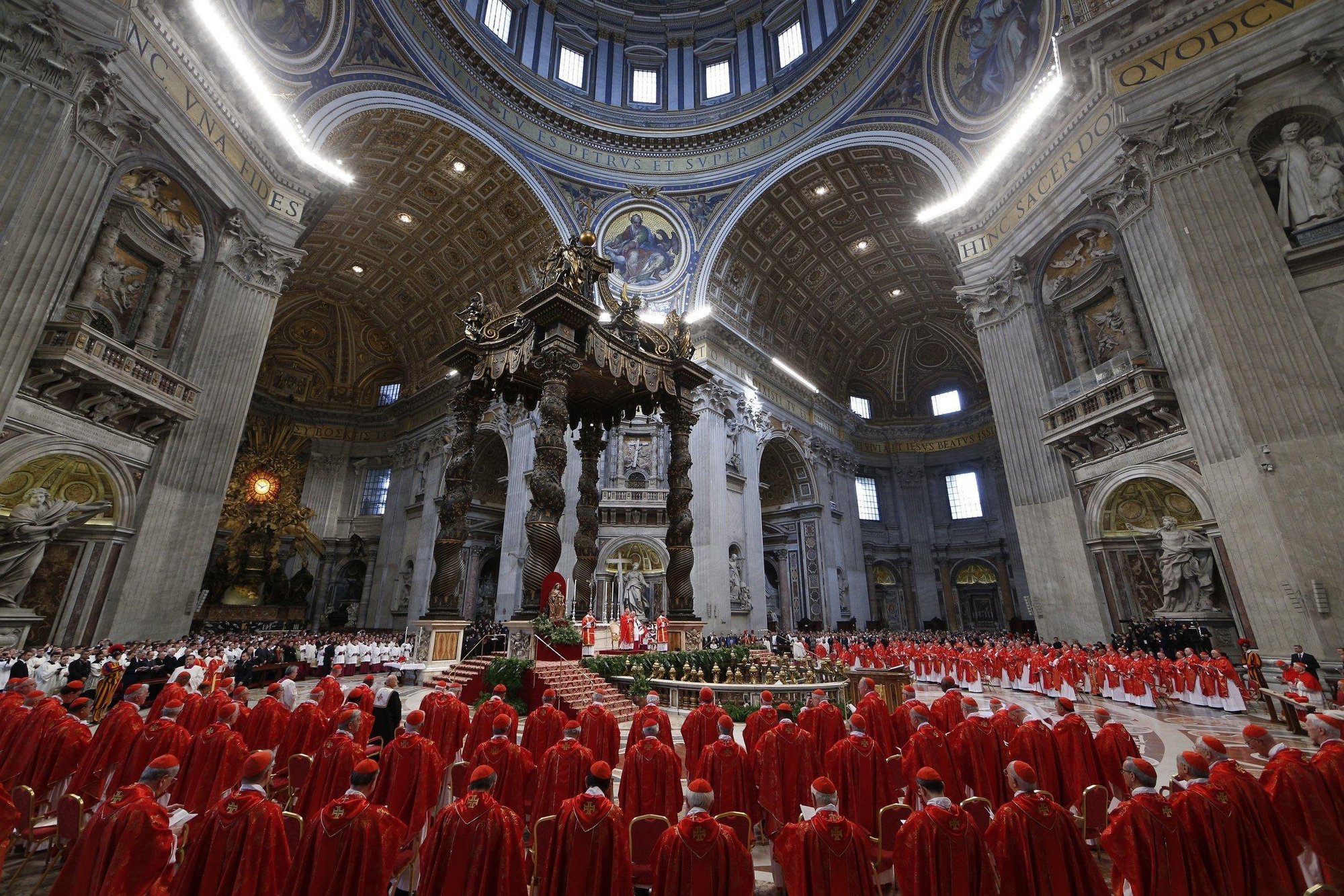 Cardenales concelebran la Misa para la elección del Romano Pontífice en la Basílica de San Pedro en el Vaticano el 12 de marzo de 2013. (OSV News/Paul Haring, CNS)