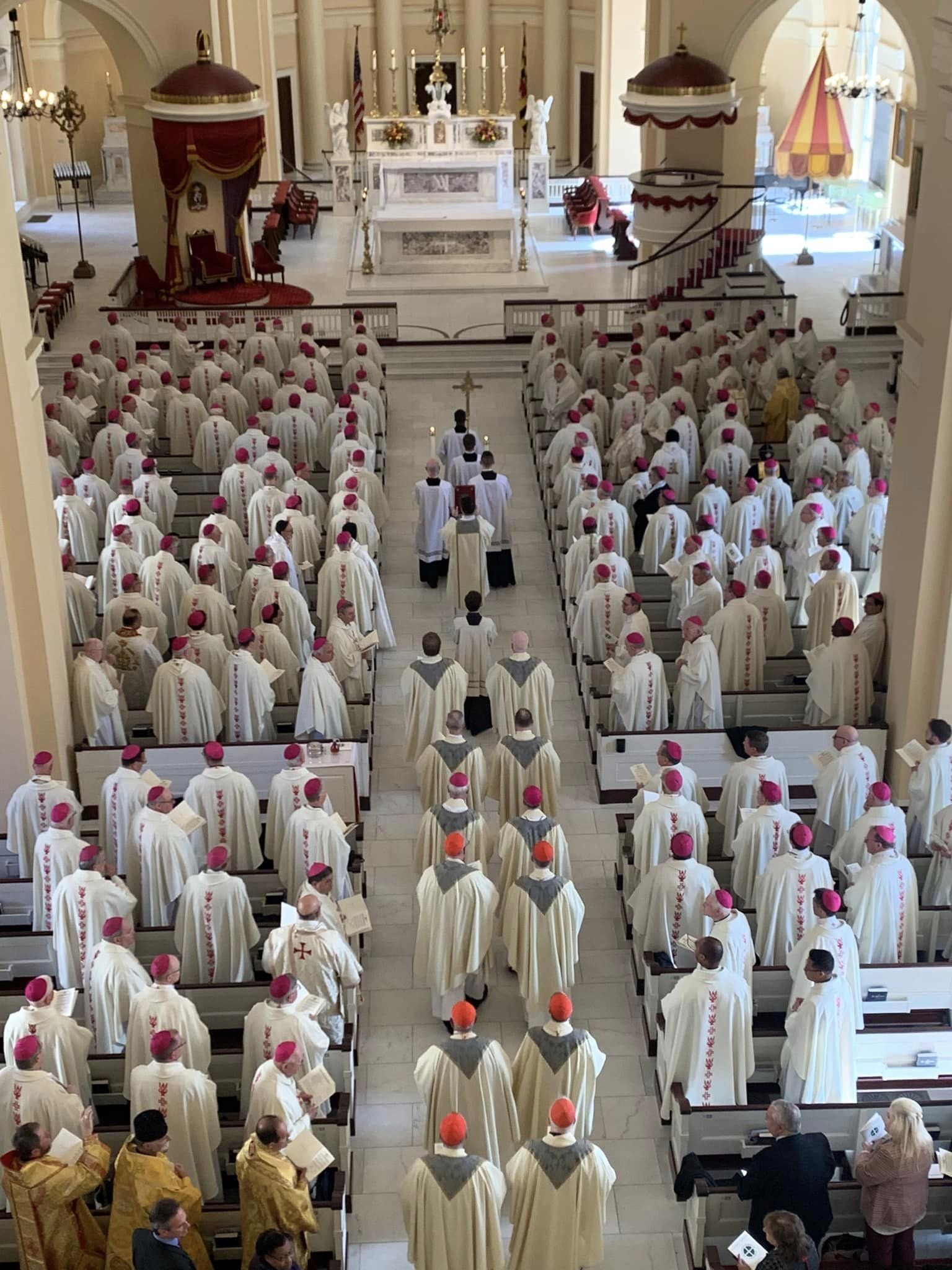 Los obispos asisten a Misa el 13 de noviembre de 2023, en la Basílica del Santuario Nacional de la Asunción de la Santísima Virgen María en Baltimore, al comienzo de su Asamblea Plenaria de otoño de 2023. (OSV News photo/courtesy Angelus Virata, Baltimore Basilica)