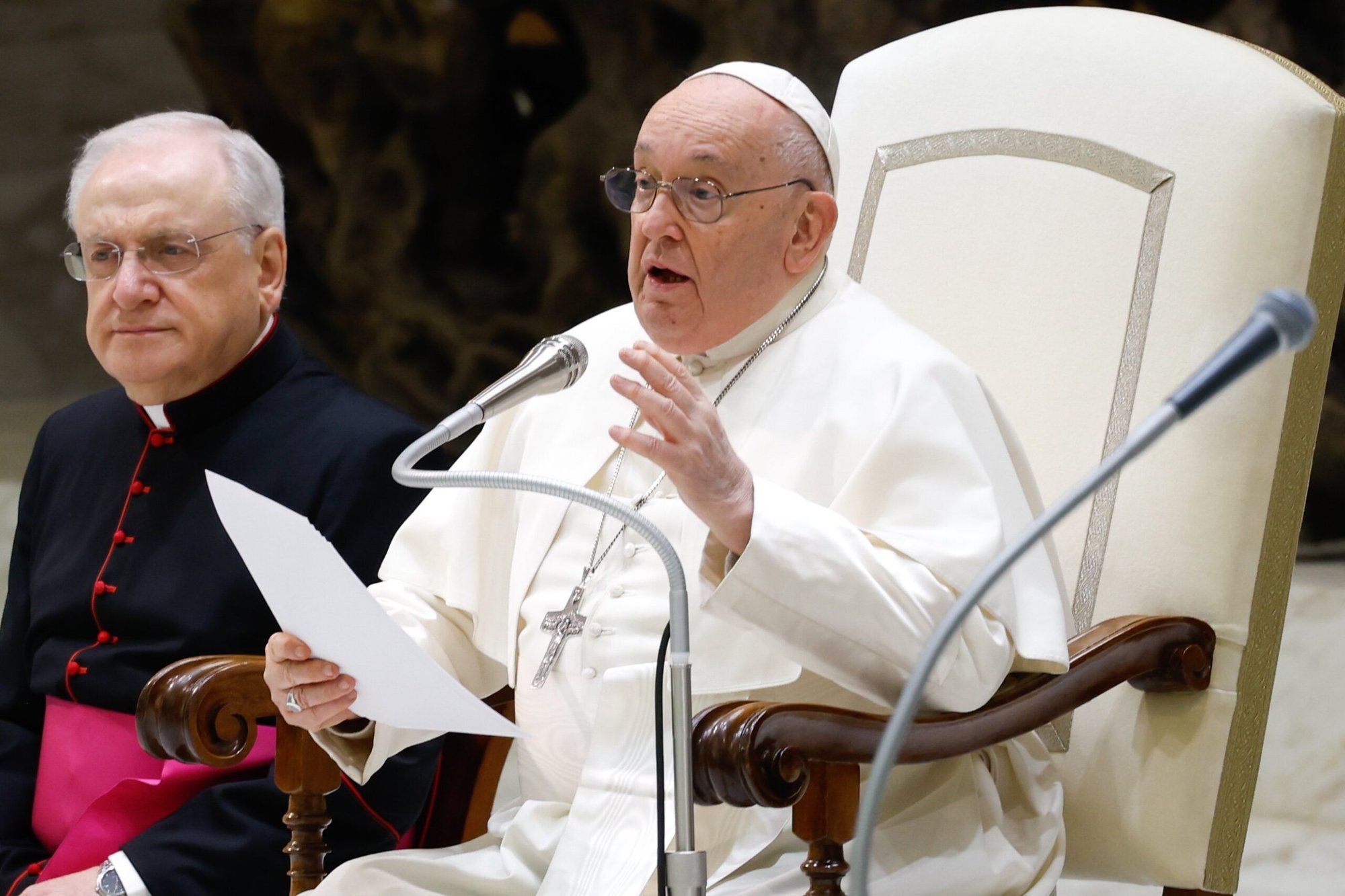 El Papa Francisco se dirige a peregrinos durante su audiencia general semanal en la Sala de Audiencias Pablo VI del Vaticano el 10 de enero de 2024. (Foto CNS/Lola Gomez)