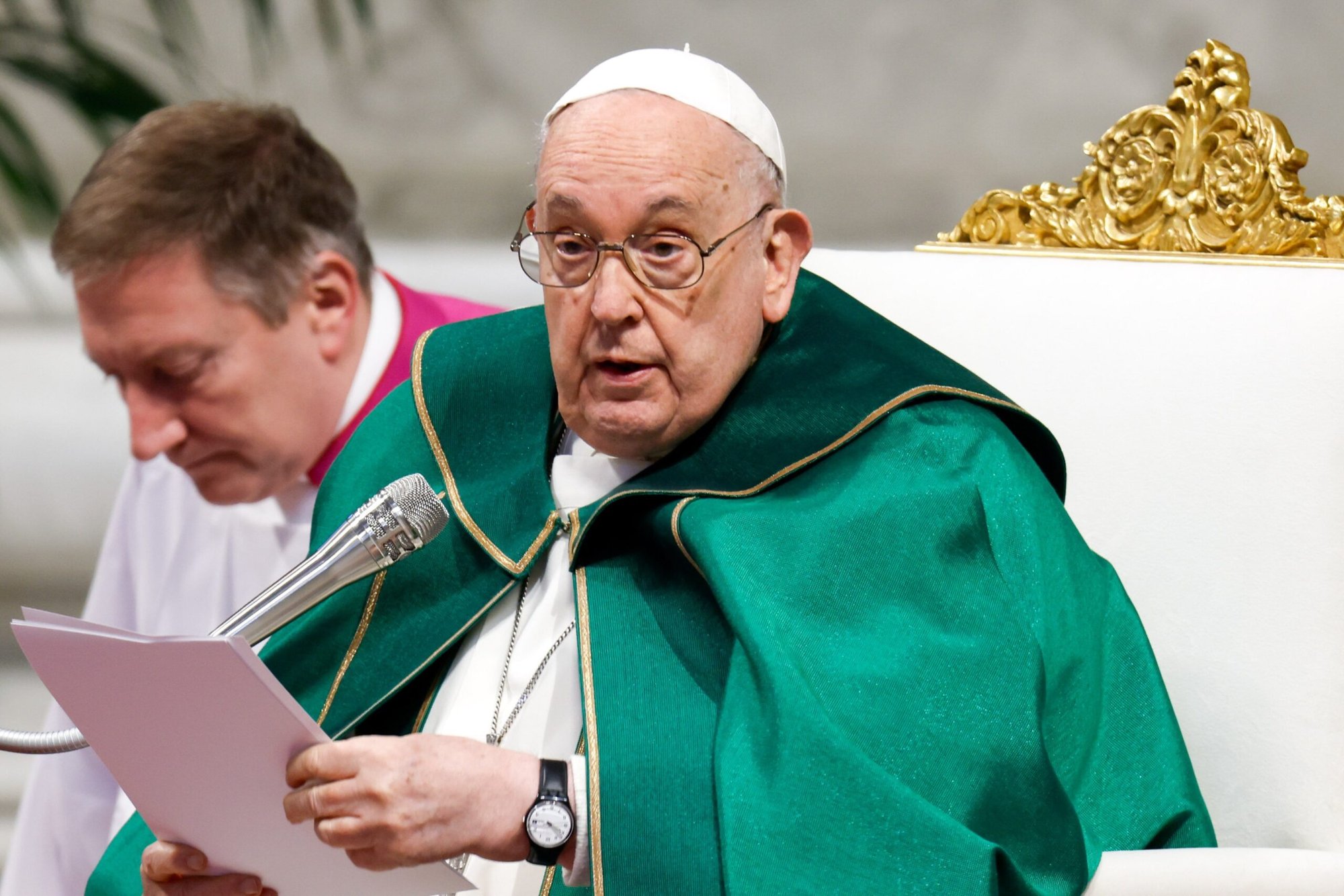 El Papa Francisco pronuncia su homilía durante la Misa del Domingo de la Palabra de Dios en la Basílica de San Pedro del Vaticano, el 21 de enero de 2024. (Foto de CNS/Lola Gomez)