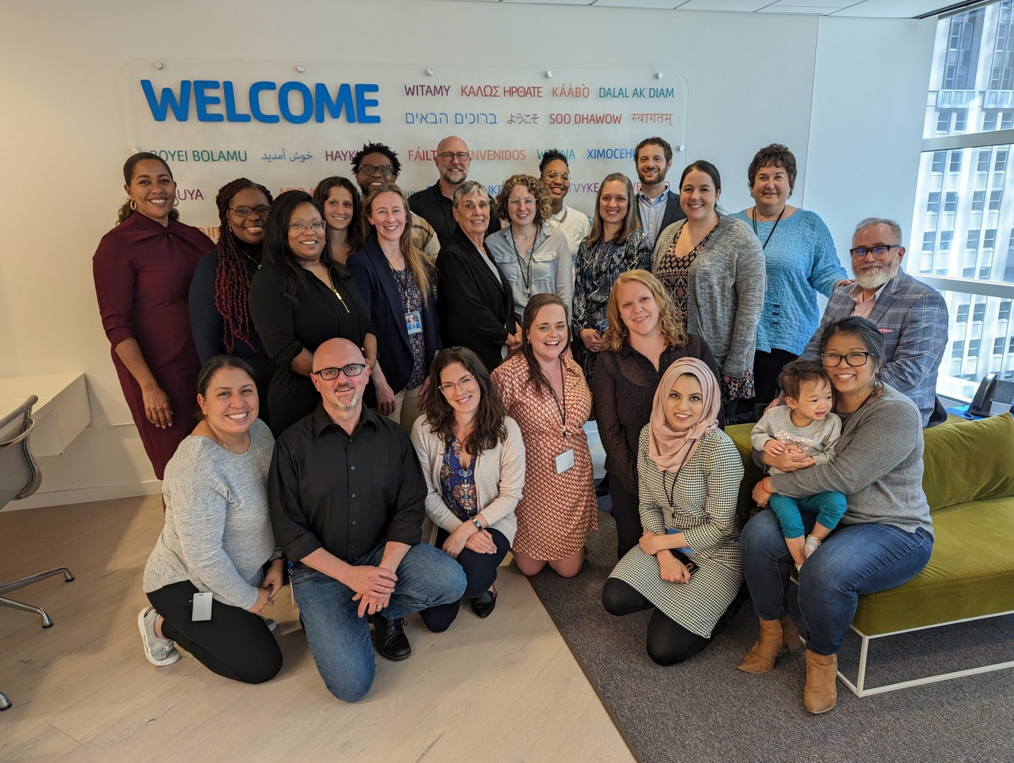 Líderes afiliados al Proyecto Team Up posan para una foto mientras trabajan juntos en un desafío compartido en la formación nacional en Chicago del 1 al 3 de mayo de 2023. Catholic Charities USA, Habitat for Humanity International, Interfaith America y YMCA of the USA, han lanzado el Proyecto "Team Up" para contrarrestar la creciente polarización y aislamiento en Estados Unidos. (Foto OSV News/Becca Hartman-Pickerill, Team Up Project)