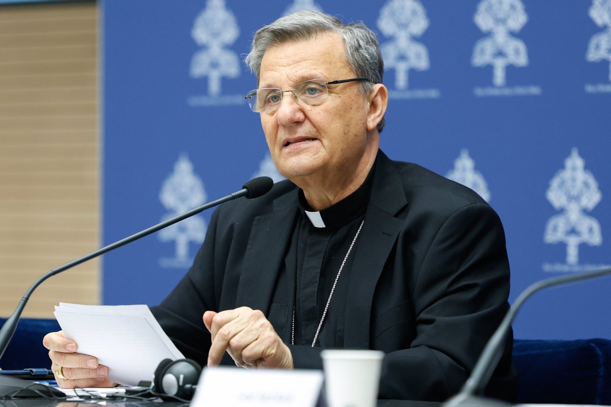 El cardenal Mario Grech, secretario general del Sínodo de los Obispos, habla en la presentación de un documento de estudio titulado "El Obispo de Roma. Primacía y Sinodalidad en los Diálogos Ecuménicos y en las Respuestas a la Encíclica 'Ut unum Sint'", en el Vaticano el 13 de junio de 2024. (Foto CNS/Lola Gomez)
