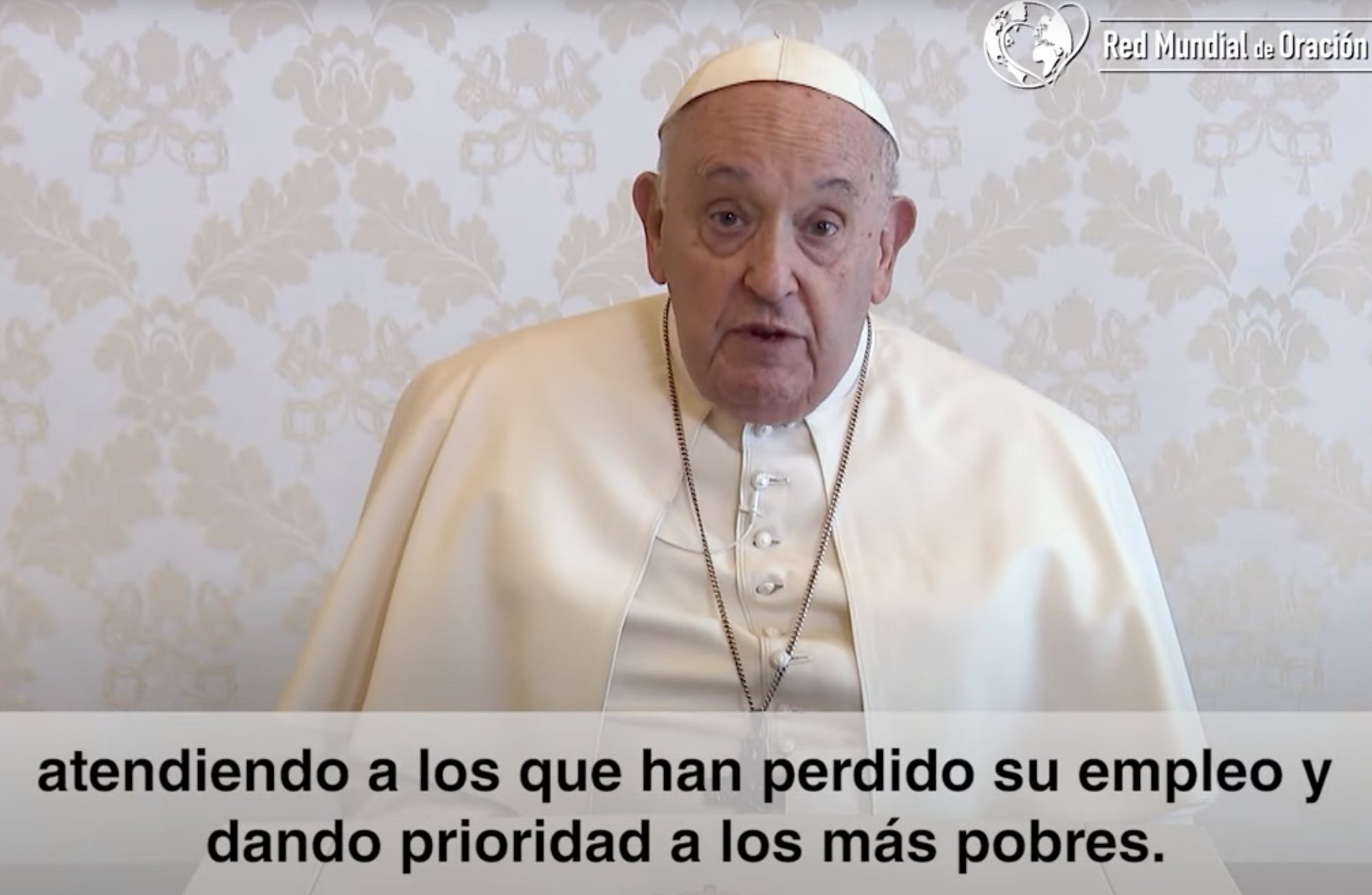 El Papa Francisco, en una captura de pantalla de un vídeo, dice que el Papa Pablo VI creía que la política era una de las formas más elevadas de caridad. Para agosto de 2024, la Red Mundial de Oración del Papa pidió a los católicos que recen por los líderes políticos. (OSV News screen grab/ThePopeVideo.org)