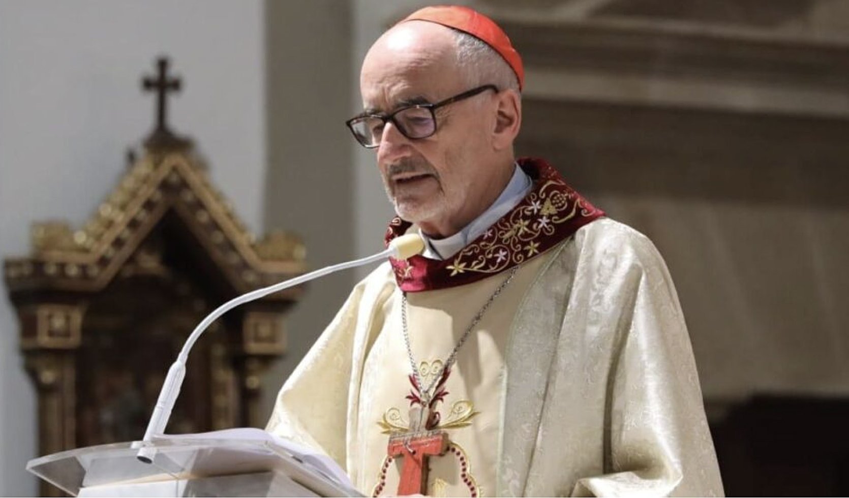 El Cardenal Michael Czerny, prefecto del Dicasterio para la Promoción del Desarrollo Humano Integral, pronuncia la homilía del 20 de agosto de 2024 durante la Misa en la Catedral Basílica Santa María la Antigua en el casco antiguo de la Ciudad de Panamá, durante el X Encuentro de Obispos y Agentes de Pastoral Migratoria de Norteamérica, Centroamérica y el Caribe. (Captura de pantalla de OSV News/ADN Celam)