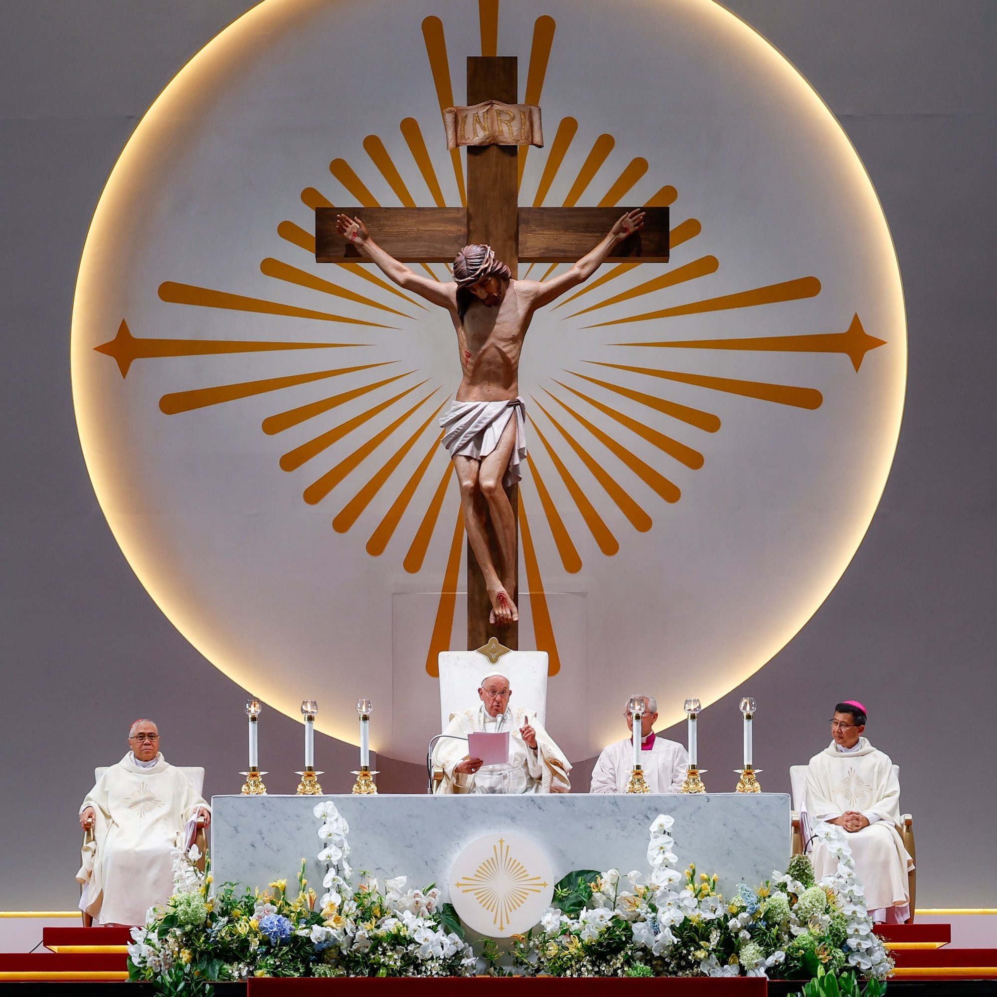 El Papa Francisco pronuncia su homilía durante la misa en el Estadio Nacional de Singapur el 12 de septiembre de 2024. (Foto CNS/Lola Gomez)