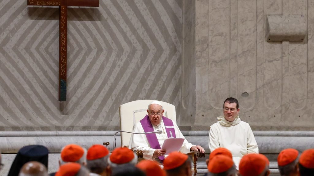 El Papa Francisco pronuncia su homilía durante una liturgia penitencial el 1 de octubre de 2024, en la Basílica de San Pedro del Vaticano, en vísperas de la apertura de la segunda sesión del Sínodo de los Obispos sobre la sinodalidad. (CNS photo/Lola Gomez)