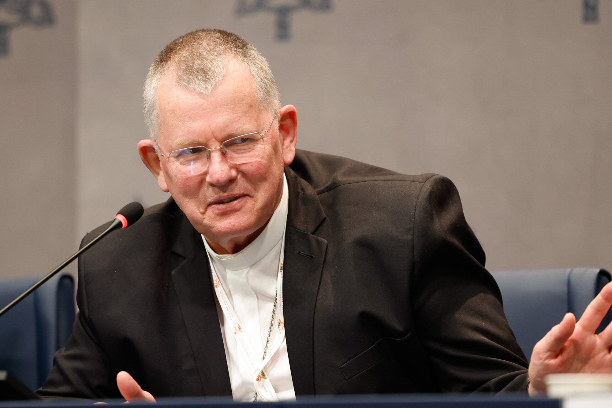 El cardenal designado Jaime Spengler de Porto Alegre, Brasil, habla durante una rueda de prensa para el Sínodo de los Obispos en el Vaticano el 8 de octubre de 2024. Mons. Spengler es también presidente del Consejo Episcopal Latinoamericano y Caribeño (CELAM) y de la Conferencia Nacional de Obispos de Brasil (CNBB) (Foto CNS/Lola Gomez)
