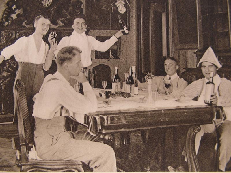 Aparte de sus evidentes signos de santidad, Frassati también era conocido por su comportamiento alegre y su sentido del humor entre amigos.