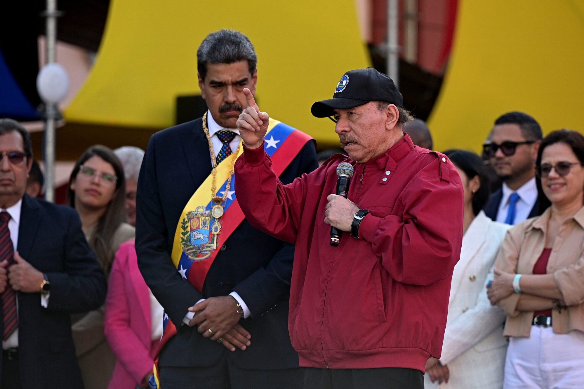 El presidente de Nicaragua, Daniel Ortega, habla durante la toma de posesión del presidente de Venezuela, Nicolás Maduro, en el inicio de su tercer mandato de seis años, en Caracas, Venezuela, 10 de enero de 2025. La mayor organización de religiosas y religiosos de América Latina pidió el 29 de enero el «respeto a la vida» de las religiosas y religiosos en Nicaragua, después de que durante la noche se publicara en Internet que un grupo de clarisas había sido expulsado del país. (OSV News/Gaby Oraa, Reuters)